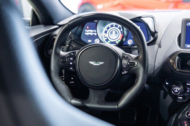 Used 2023 Aston Martin V8 Vantage Coupe image 39