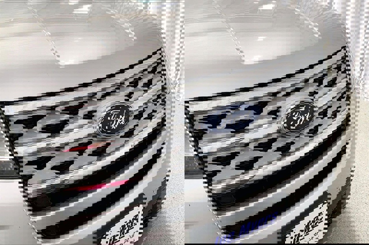 Used 2019 Ford Explorer XLT w/ Equipment Group 202A image 7