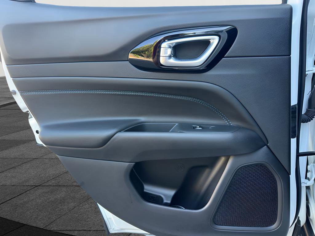 Used 2025 Jeep Compass Latitude w/ Convenience Group image 44