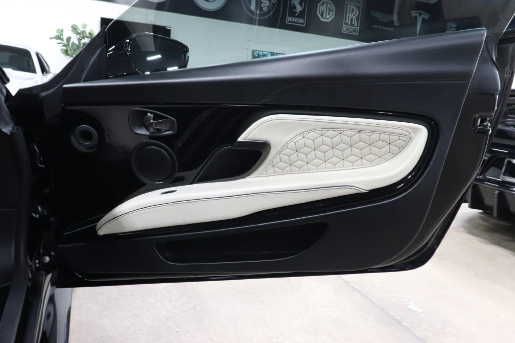 Used 2019 Aston Martin DBS Superleggera image 21