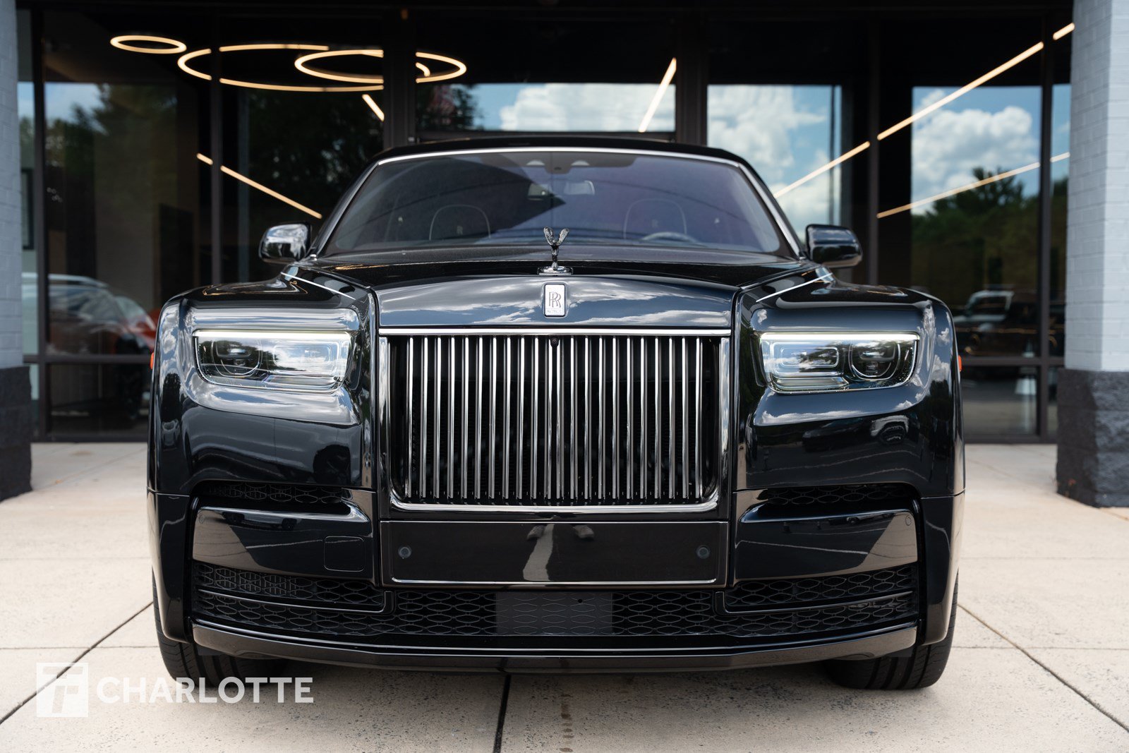 Used 2023 Rolls-Royce Phantom Extended Wheelbase RWD image 5