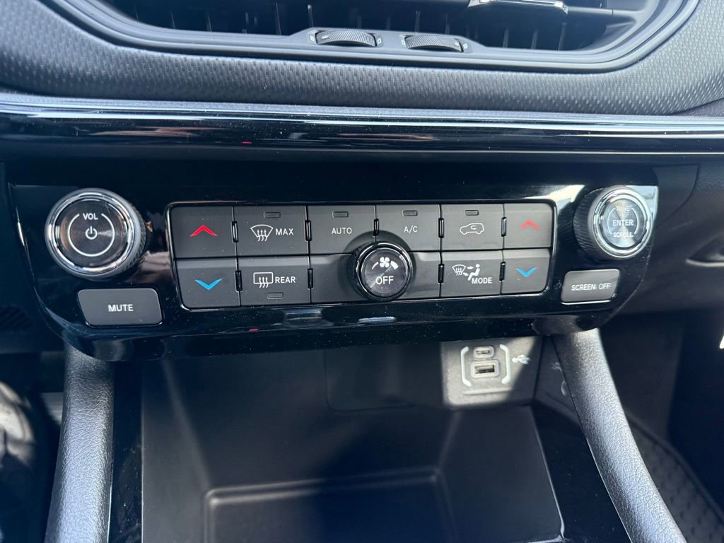 New 2026 Jeep Compass Latitude image 9