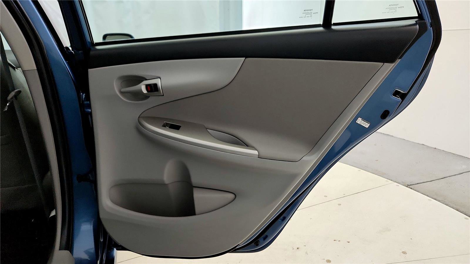 Used 2013 Toyota Corolla LE FWD image 19