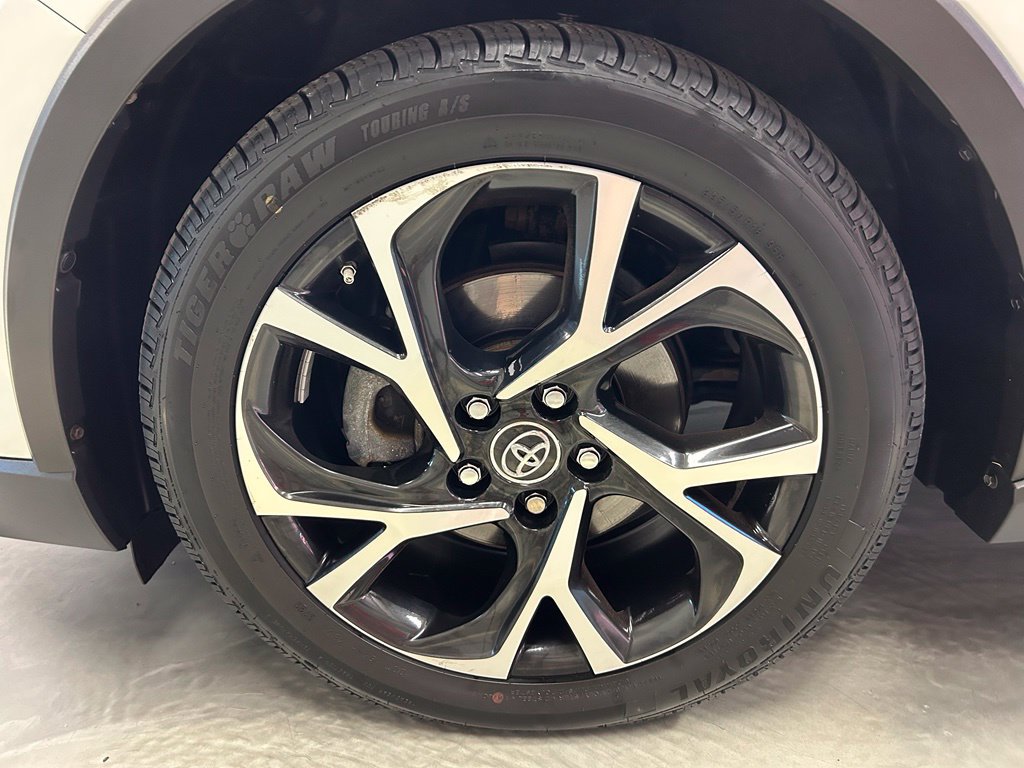 Used 2019 Toyota C-HR XLE FWD image 22