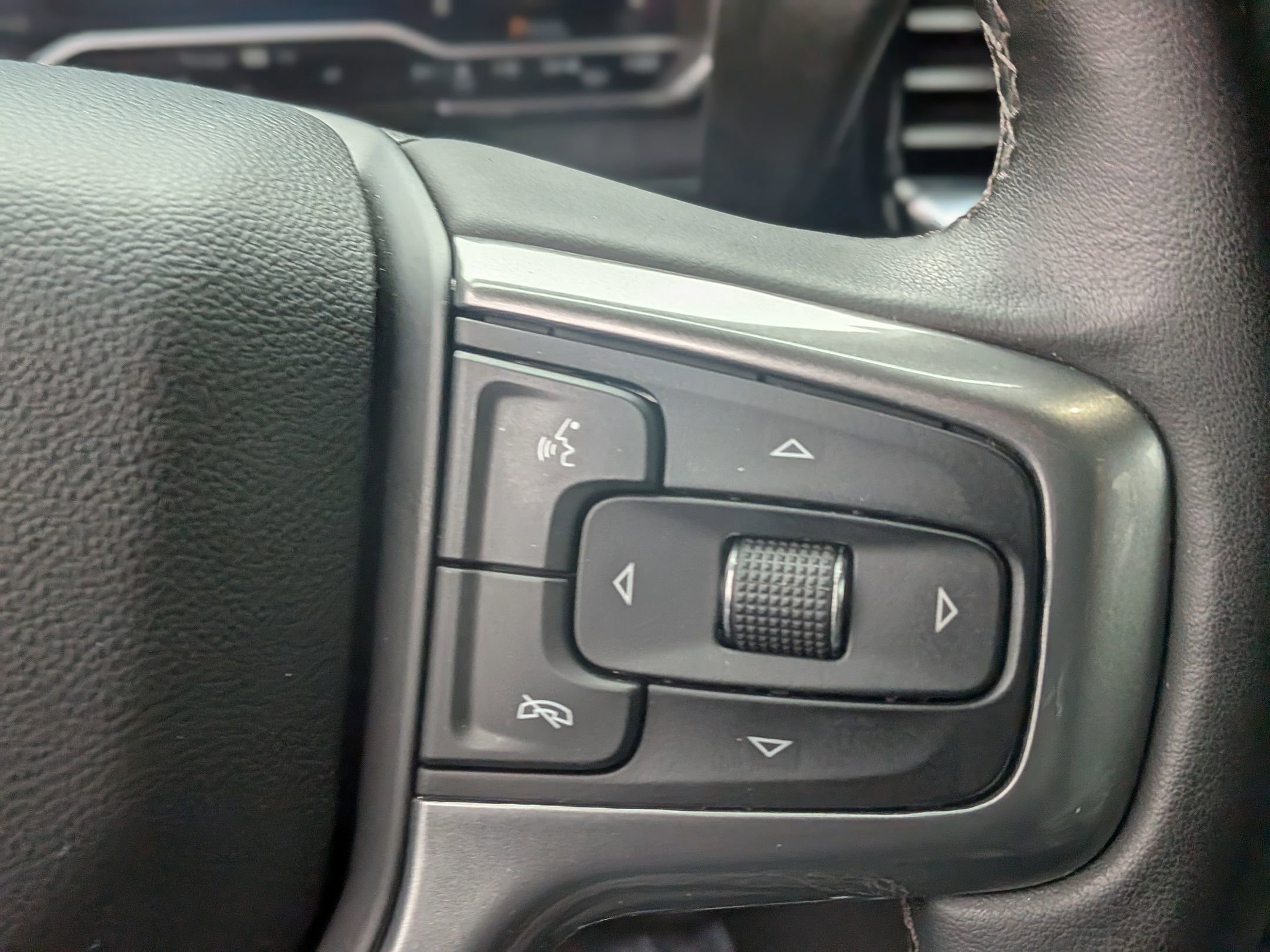 Used 2024 Chevrolet Silverado 1500 LT image 23