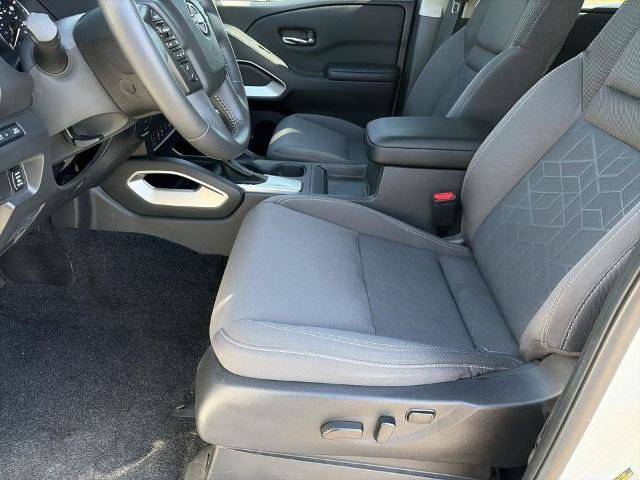 Certified 2025 Nissan Frontier SV w/ SV Convenience Package RWD image 9