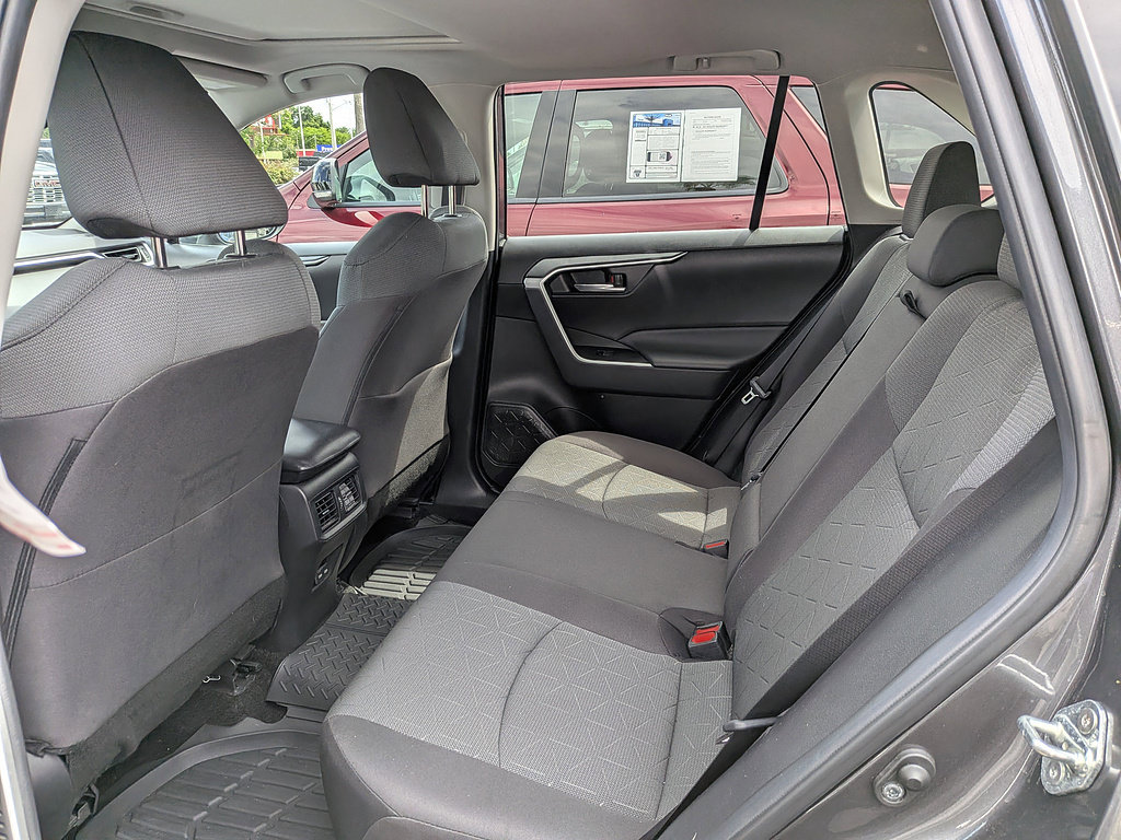 Used 2022 Toyota RAV4 XLE w/ Convenience Package FWD image 31