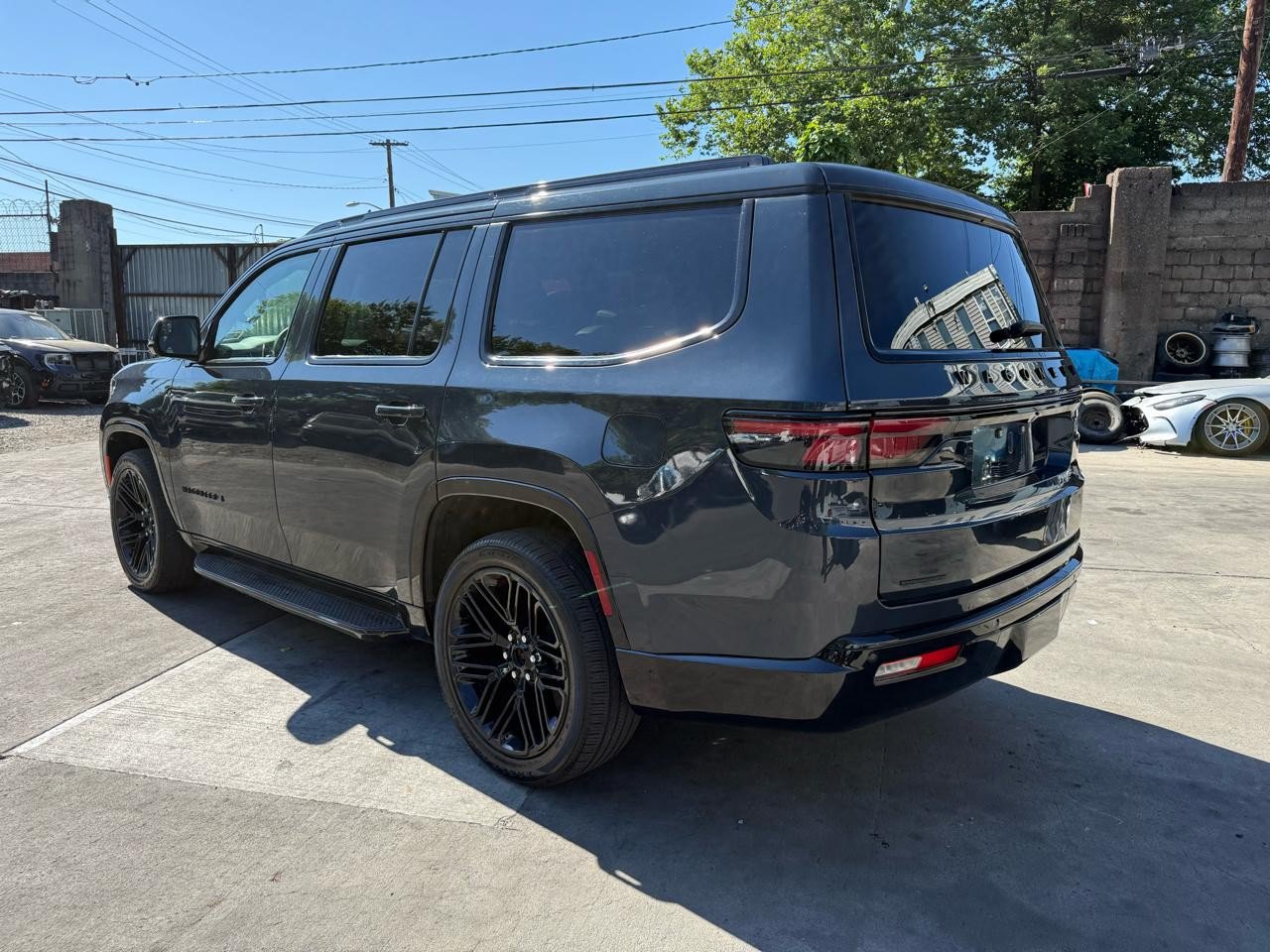 Used 2022 Jeep Wagoneer Series I AWD/4WD image 5