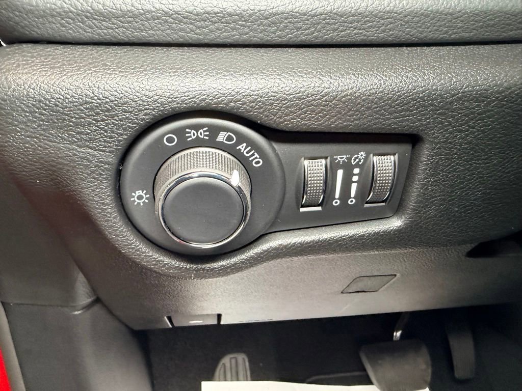 New 2027 Chrysler Pacifica Select AWD/4WD image 19