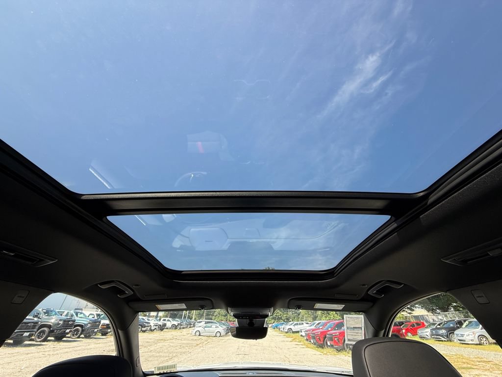 New 2026 Chevrolet Traverse RS w/ LPO, Floor Liner Package AWD/4WD image 24
