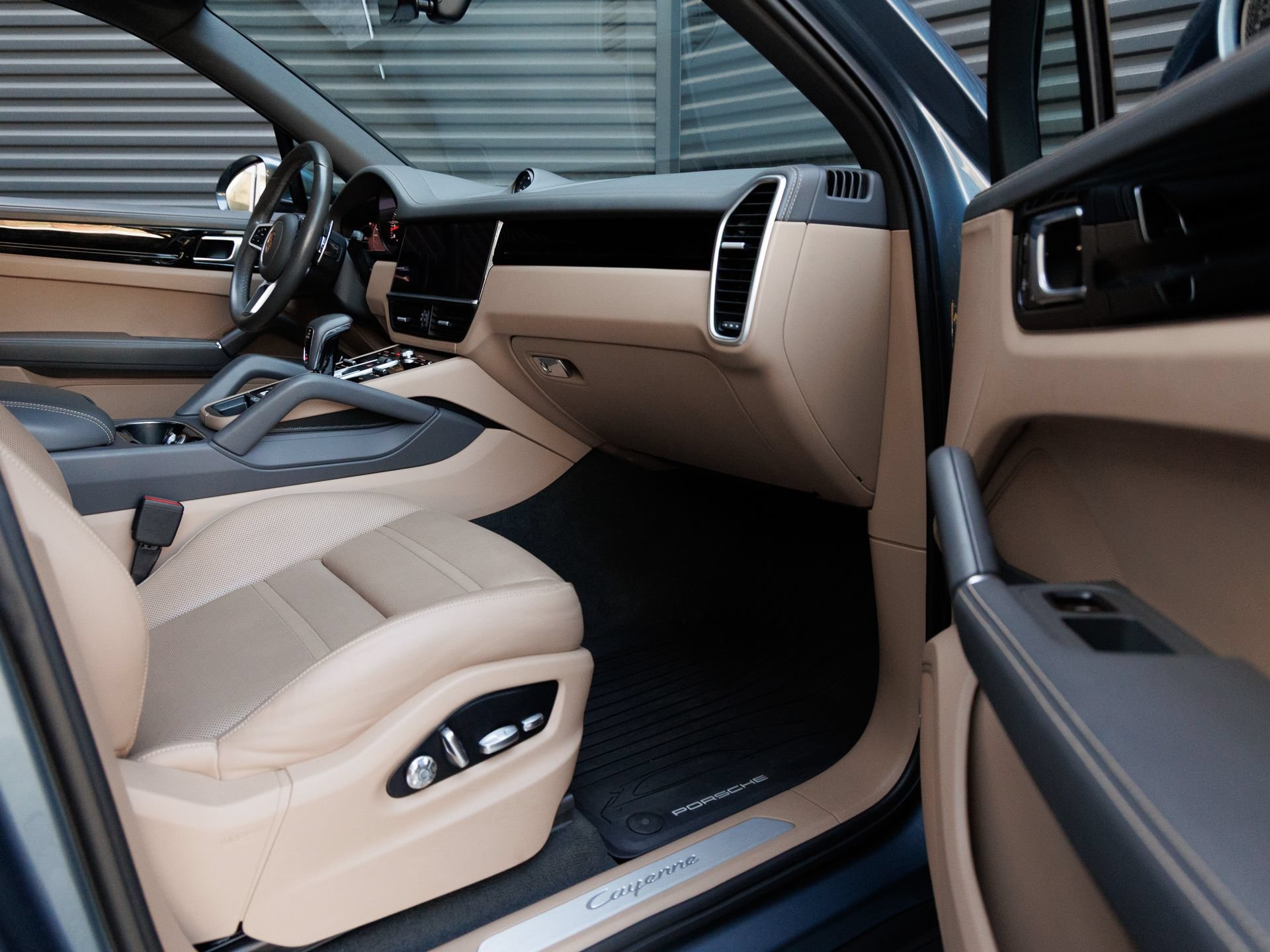 Certified 2019 Porsche Cayenne AWD/4WD image 34