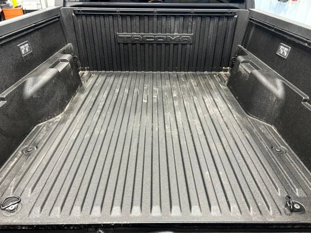 Used 2025 Toyota Tacoma SR5 AWD/4WD image 21