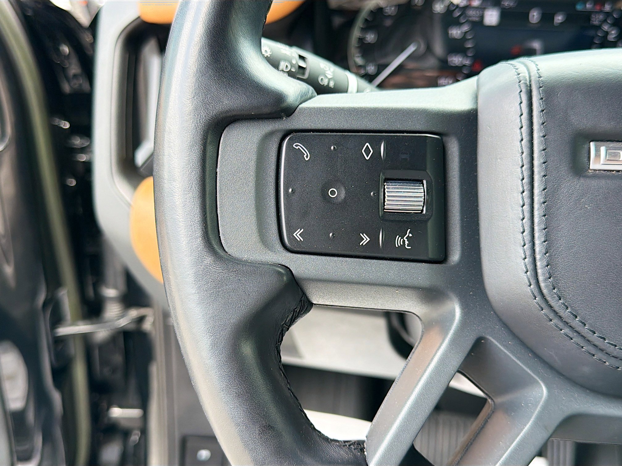 Used 2023 Land Rover Defender 130 X-Dynamic SE AWD/4WD image 37