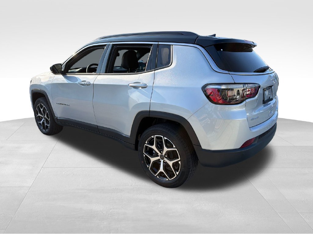 Used 2026 Jeep Compass Limited AWD/4WD image 5
