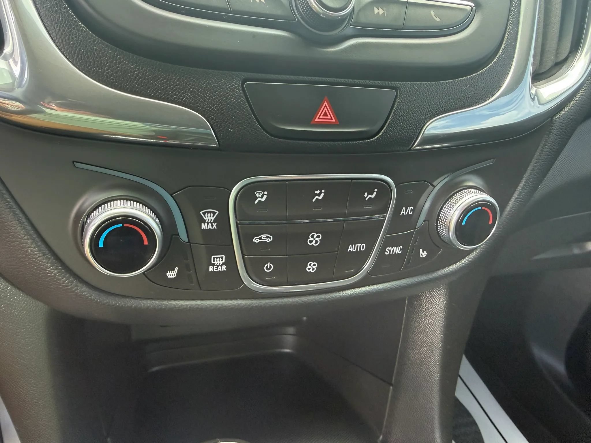 Used 2019 Chevrolet Equinox LT AWD/4WD image 10