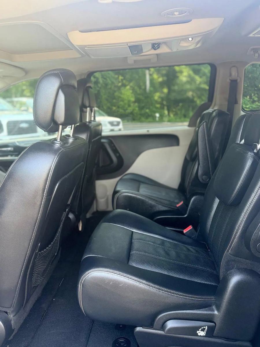 Used 2014 Chrysler Town & Country Touring-L w/ Driver Convenience Group FWD image 15