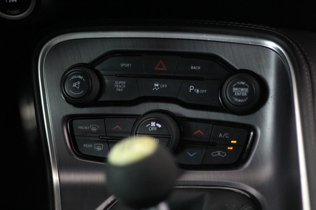 Used 2016 Dodge Challenger R/T w/ Driver Convenience Group RWD image 23