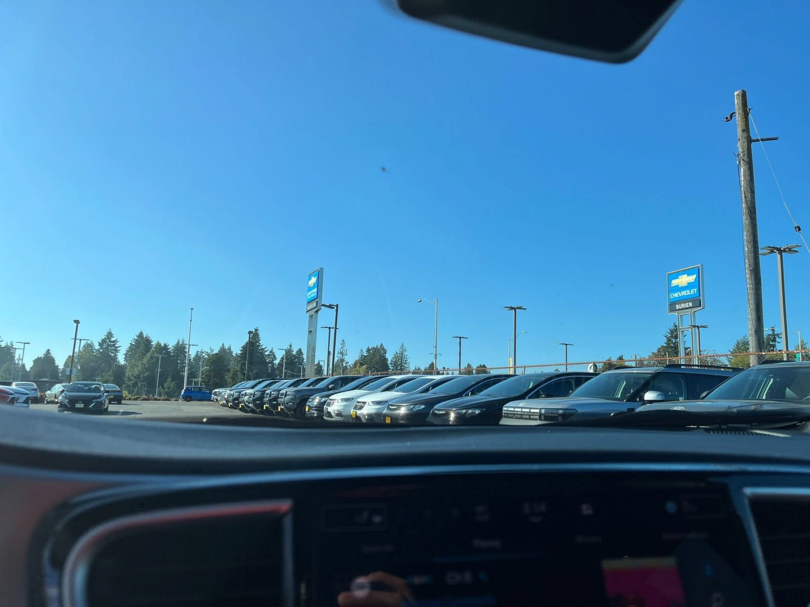 Used 2025 Chrysler Pacifica Limited FWD image 16