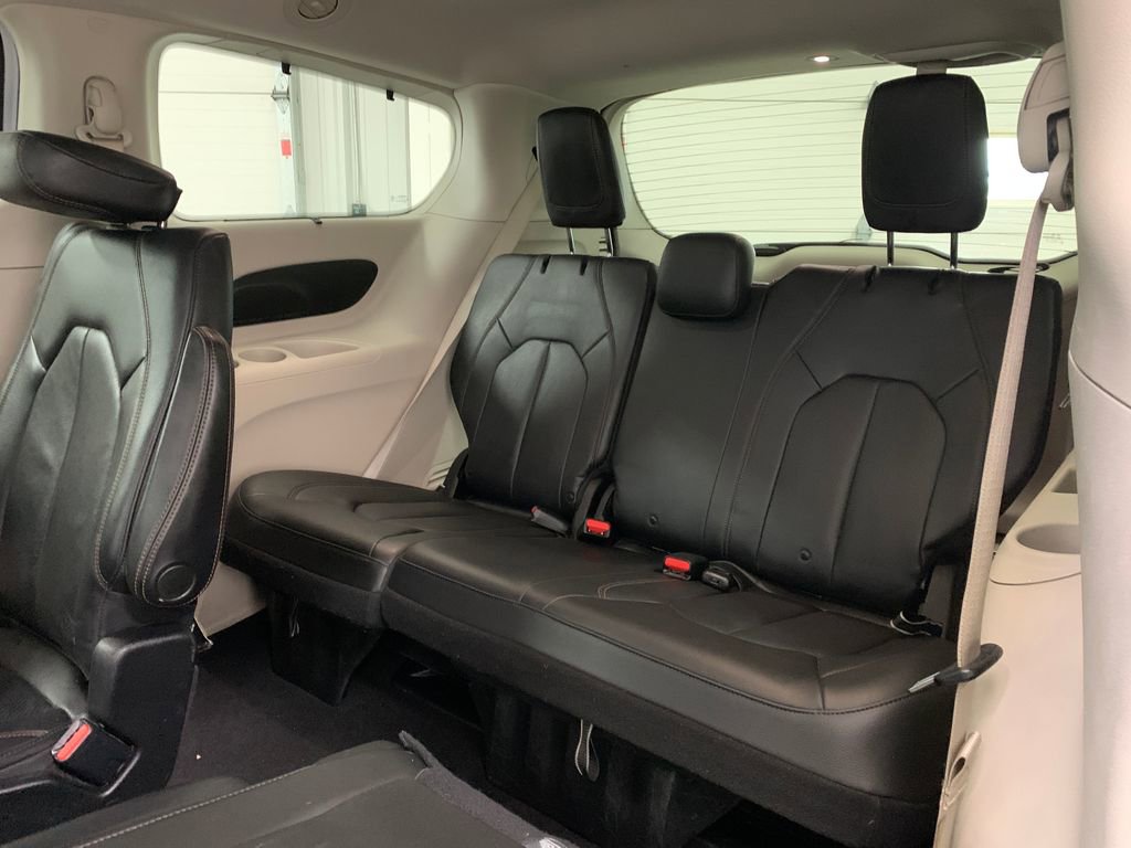 Used 2020 Chrysler Pacifica Touring-L FWD image 19