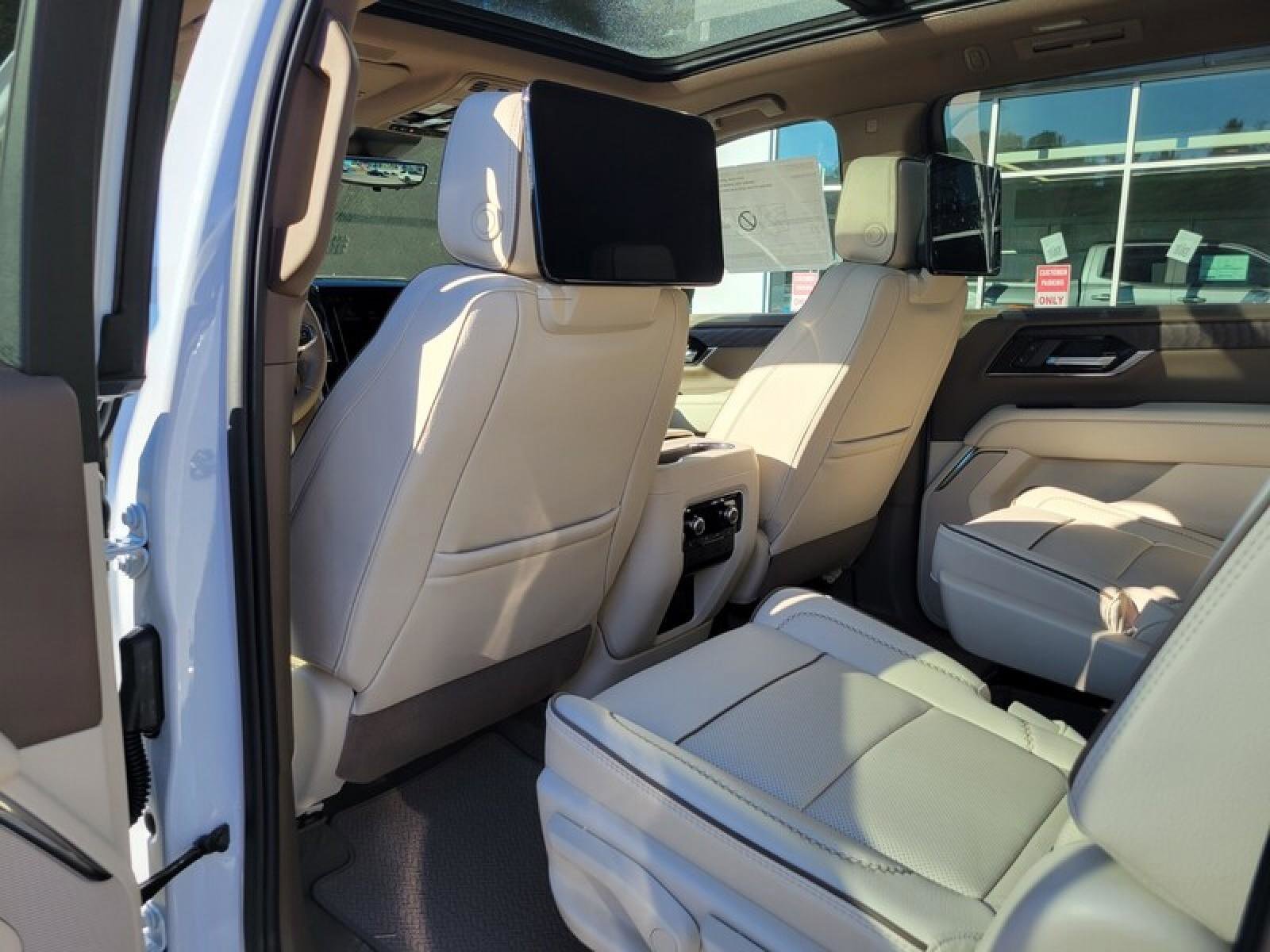 New 2026 GMC Yukon XL Denali w/ Denali Reserve Package image 28