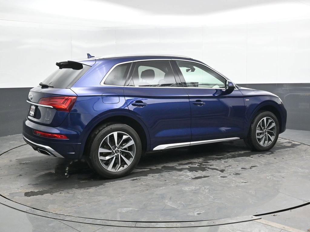 Used 2022 Audi Q5 2.0T Premium w/ Convenience Package image 3