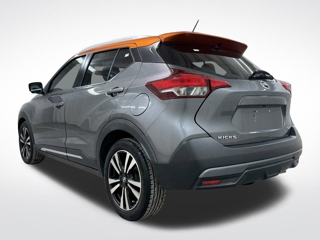 Used 2019 Nissan Kicks SR image 2
