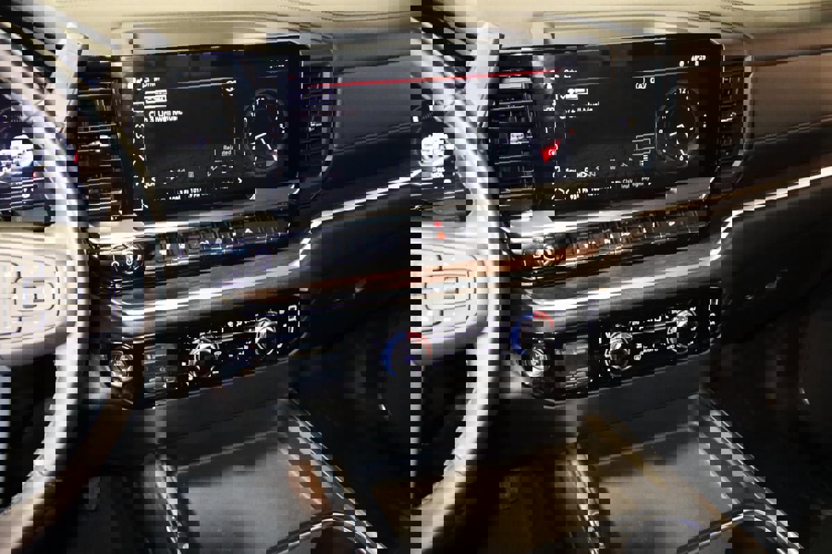 Used 2025 GMC Sierra 3500 SLT w/ SLT Premium Package image 54