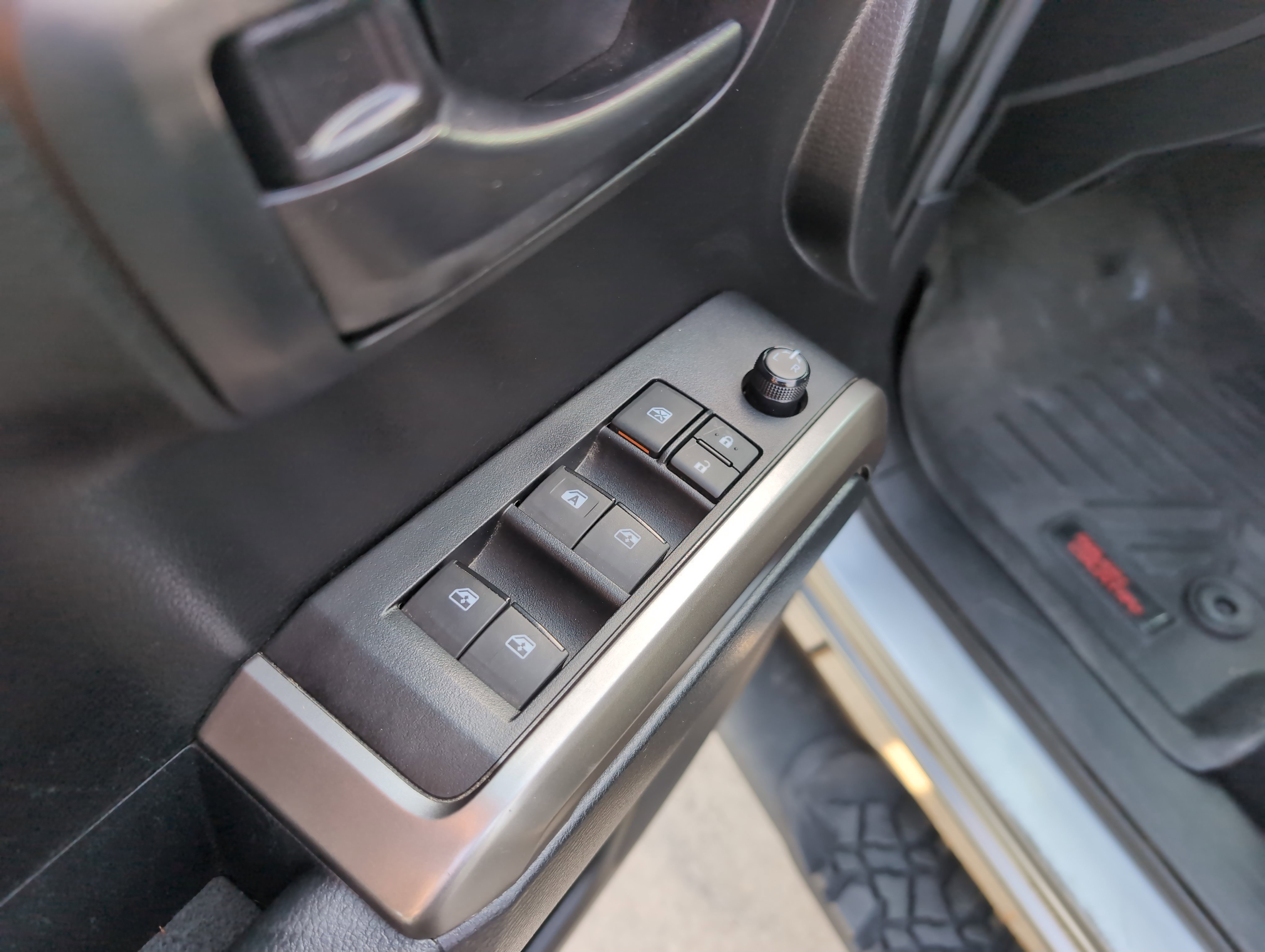 Used 2022 Toyota Tacoma SR5 w/ Technology Package AWD/4WD image 14
