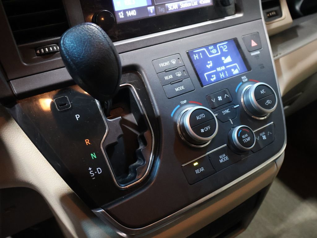 Used 2016 Toyota Sienna LE image 27