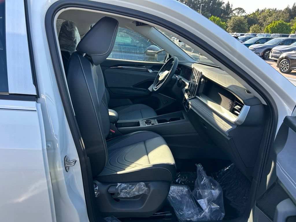 New 2026 Volkswagen Tiguan SE FWD image 40