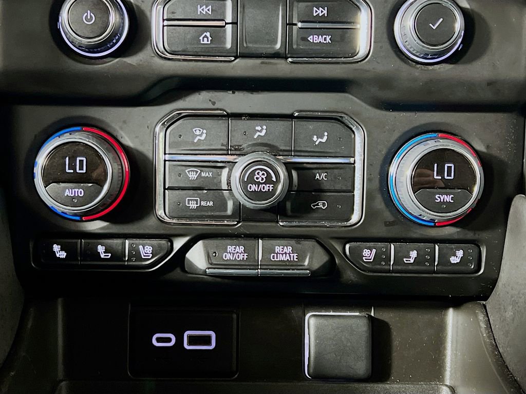 Used 2023 Chevrolet Suburban Premier image 16