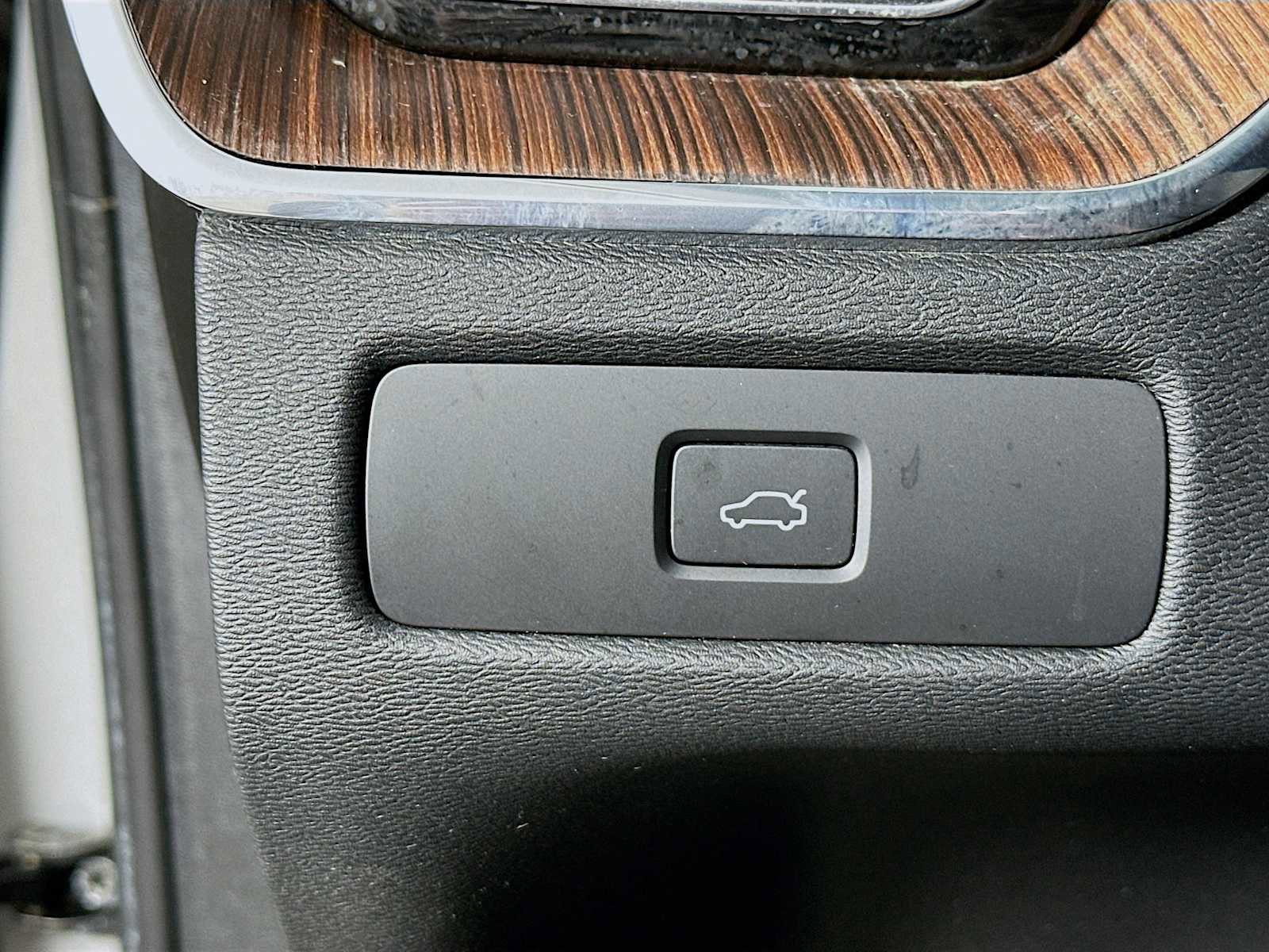 Used 2023 Volvo XC60 B5 Ultimate AWD/4WD image 10