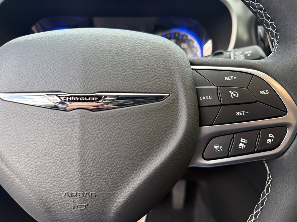 New 2026 Chrysler Pacifica Select image 26