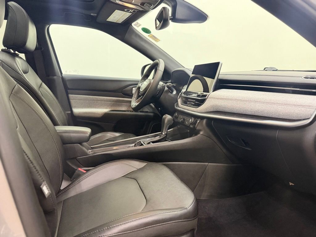 Used 2023 Jeep Compass Latitude w/ Sun and Sound Group image 17