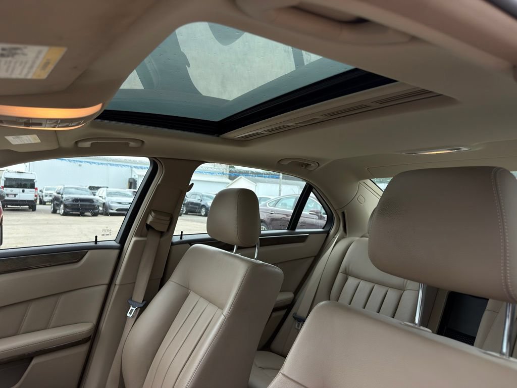 Used 2010 Mercedes-Benz E 350 Sedan image 3