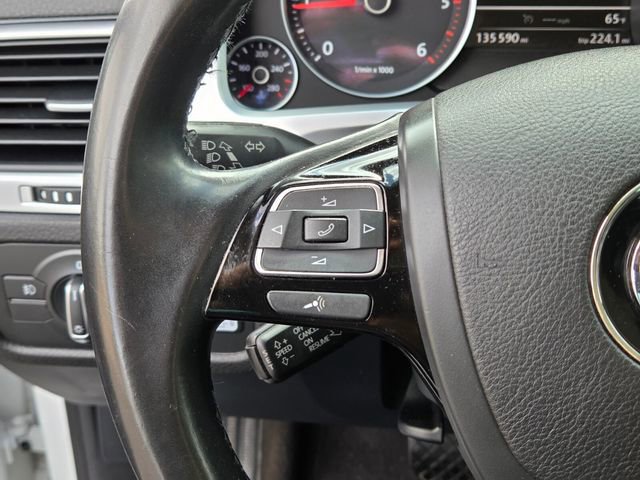 Used 2013 Volkswagen Touareg TDI image 20