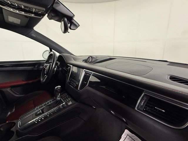 Used 2018 Porsche Macan AWD/4WD image 31