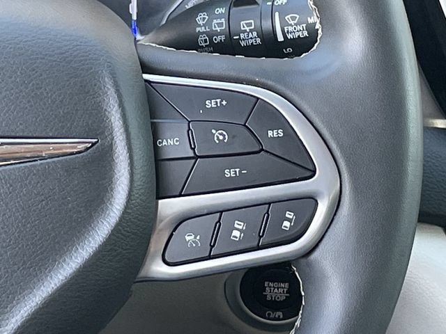 Used 2023 Chrysler Pacifica Touring-L FWD image 13