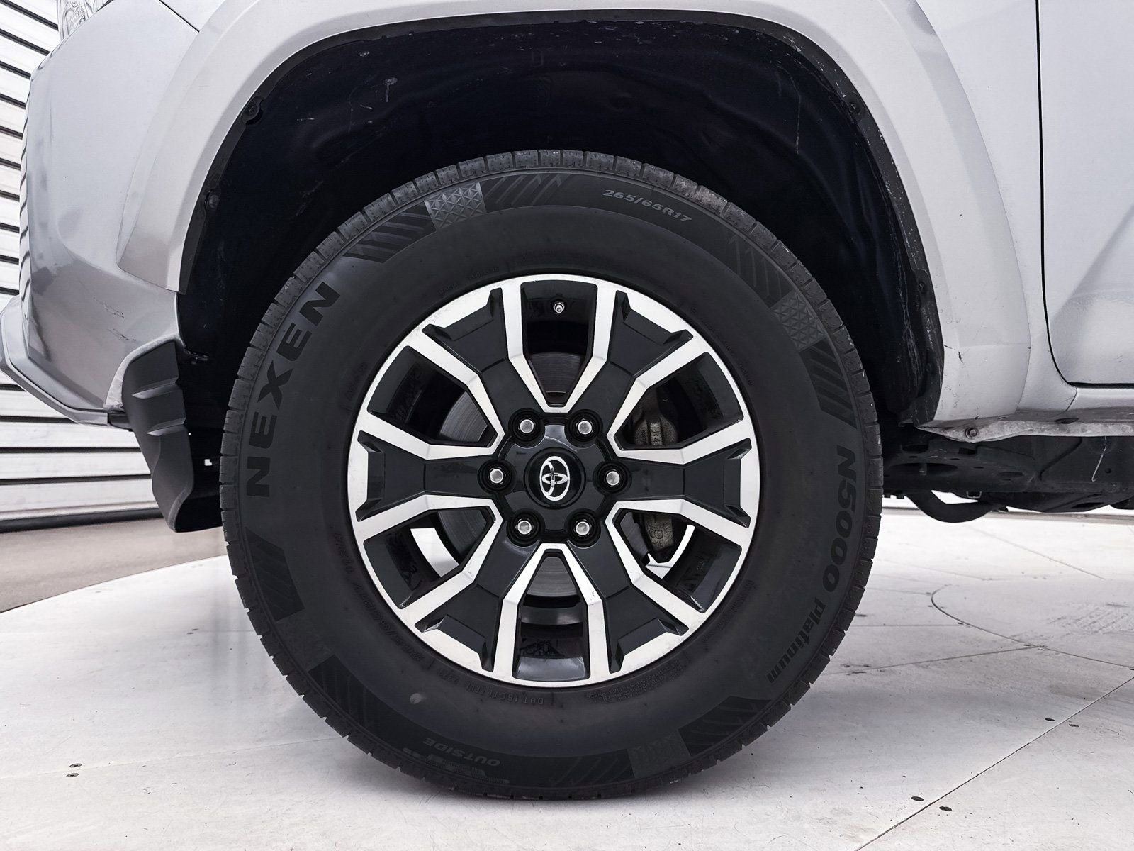 Used 2020 Toyota Tacoma TRD Sport image 11