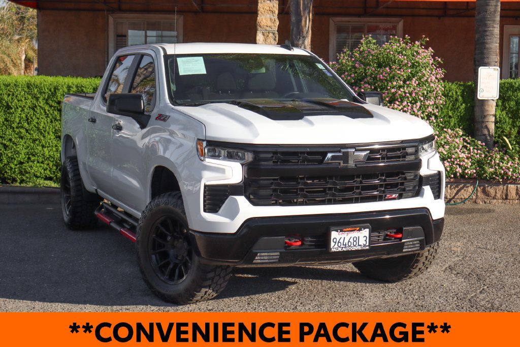 Used 2022 Chevrolet Silverado 1500 LT Trail Boss w/ LPO, Dark Essentials Package AWD/4WD image 2