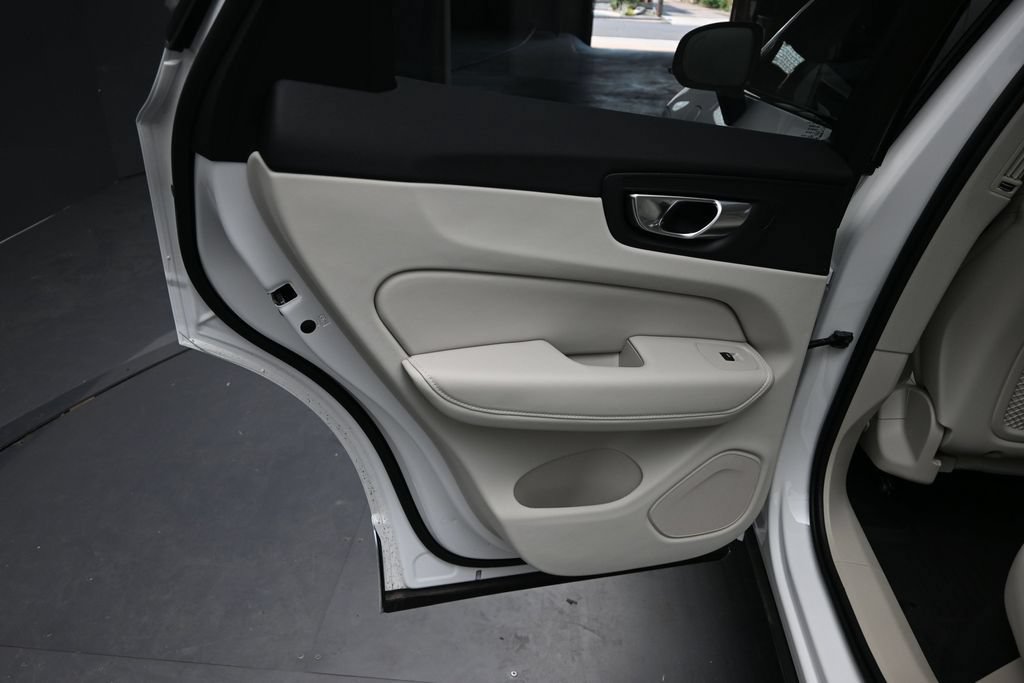 New 2026 Volvo XC60 T8 Ultra w/ Protection Package Premier AWD/4WD image 12