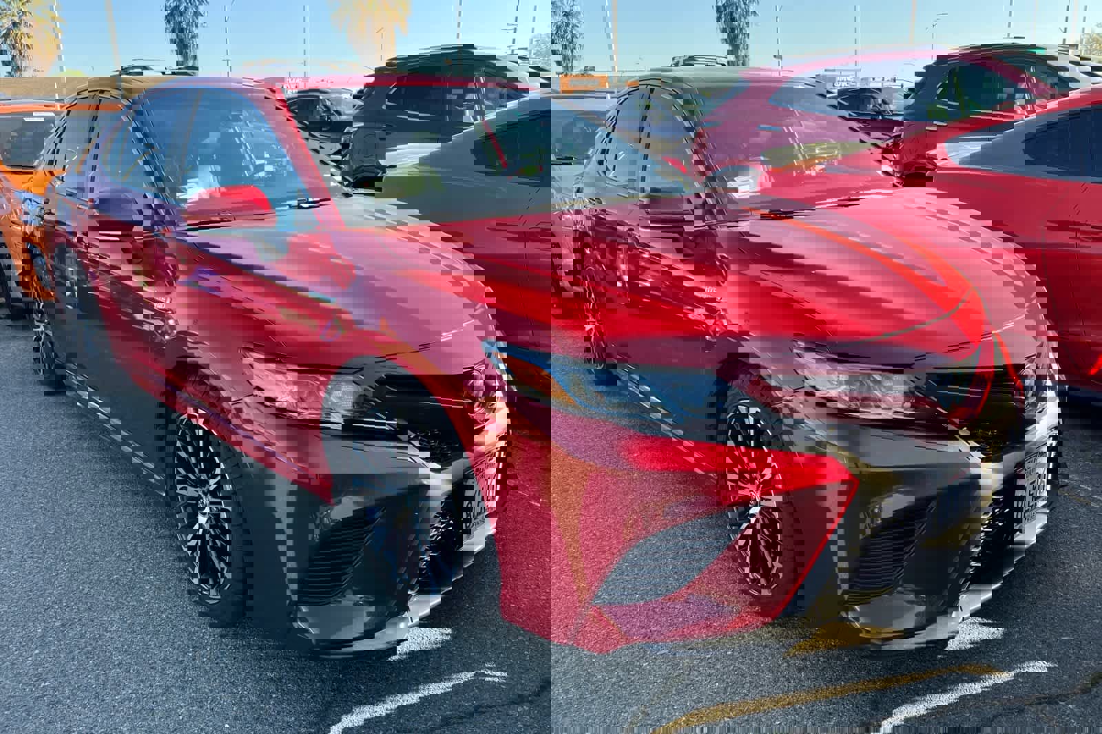 Used 2019 Toyota Camry SE w/ Sunroof Package image 3