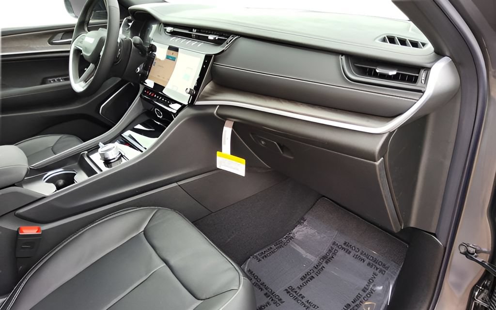 New 2026 Jeep Grand Cherokee Limited AWD/4WD image 40