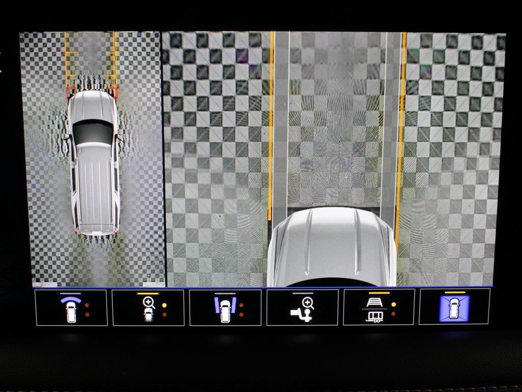 Used 2024 GMC Yukon XL SLT w/ SLT Luxury Package image 19