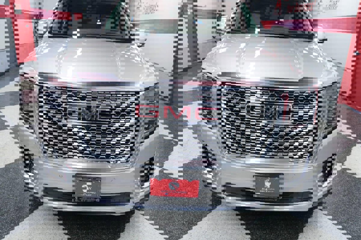 Used 2022 GMC Yukon Denali w/ Denali Premium Package image 4