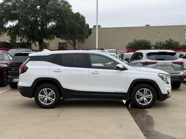 Used 2024 GMC Terrain SLE AWD/4WD image 3