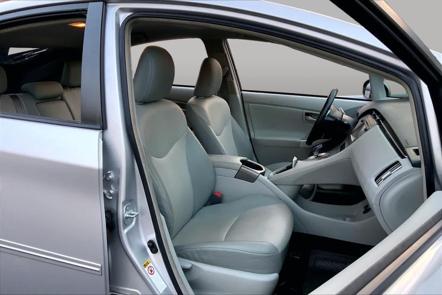 Used 2015 Toyota Prius Four FWD image 8