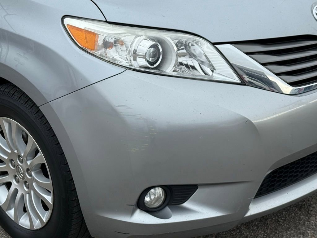 Used 2013 Toyota Sienna XLE image 9