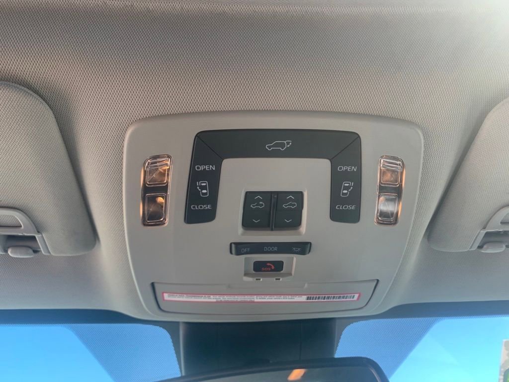 Used 2023 Toyota Sienna XLE image 20