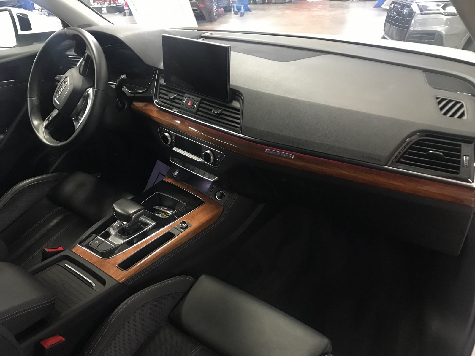 Used 2023 Audi Q5 Prestige w/ Prestige Package image 9